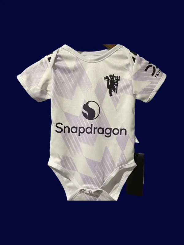 ManU 25/26 Baby Away Suit Front, infant onesie, mini kit