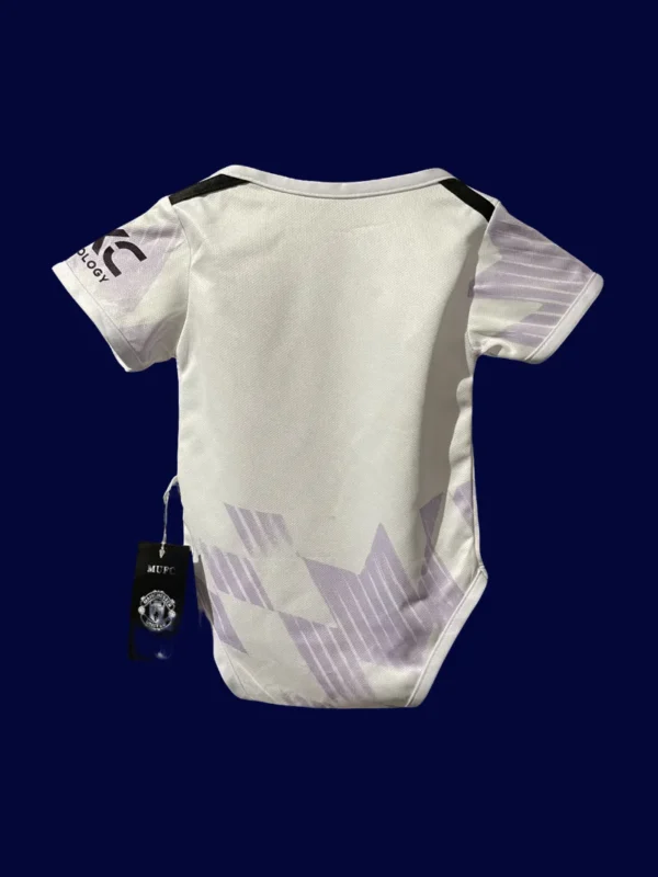 ManU 25/26 Baby Away Suit Back, rear print, secure snaps