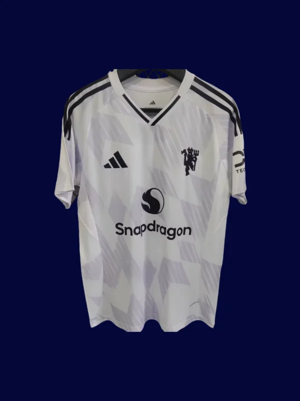 ManU 25/26 Away White Fans Front, casual fan-fit, customizable