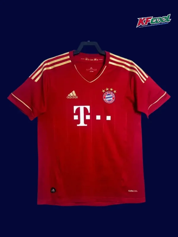 Bayern Munchen home classic retro jersey 2012/13 front red black iconic stripes