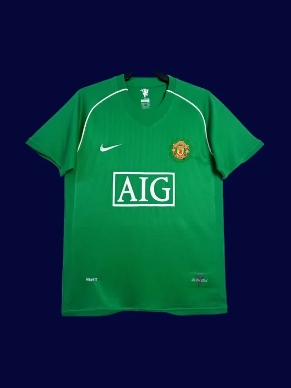 Manchester United Green goalkeeper Retro Jersey 0708A - kfcool.com front view of green Manchester United goalkeeper retro jersey (07/08) with classic long sleeves.