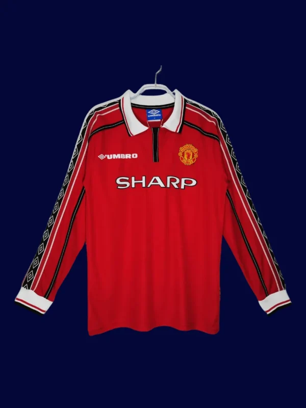 Manchester United Home Long Sleeve Retro Jersey 9899A - KFCool – Football Jerseys & Soccer Kits Store front view of Manchester United home long sleeve retro jersey (98/99) in red.