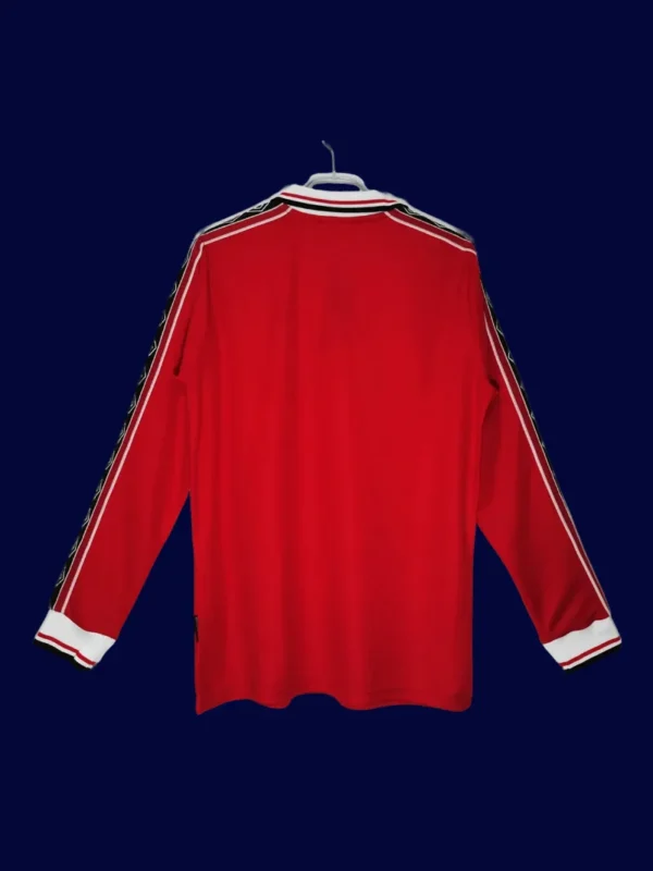 Manchester United Home Long Sleeve Retro Jersey 9899B - KFCool – Football Jerseys & Soccer Kits Store back view of home long sleeve retro jersey (98/99) showing number-ready back panel.