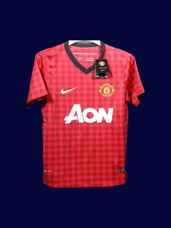 Manchester United Home Red Retro Jersey 1213 Player2 - kfcool.com front view of Manch2ester United home red player-fit retro jersey (12/13) with slim athletic cut.