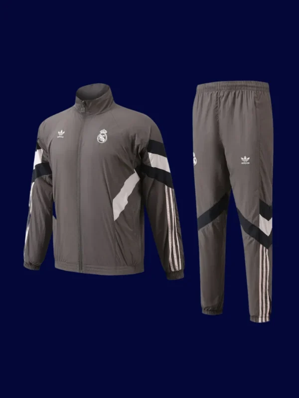 front view of grey windbreaker kit with zip and breathable lining (24/25).