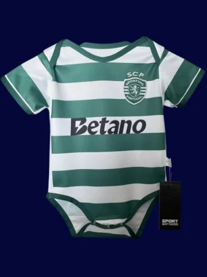 Sporting Portugal Home Red Babysuit kits 2526A Sporting Portugal Home Red Babysuit kits 25/26 front lightweight breathable infant football outfit