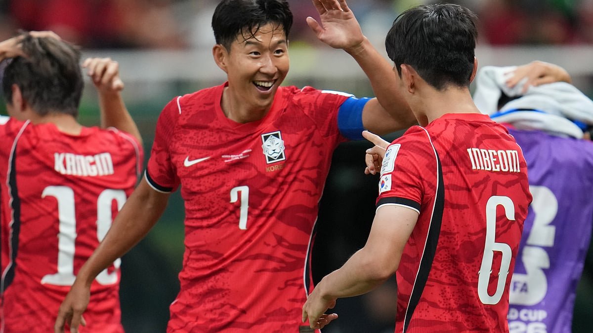 Son Heung-min and Hwang In-beom celebrate South Korea winning goal against Czechia at the 2026 World Cup
