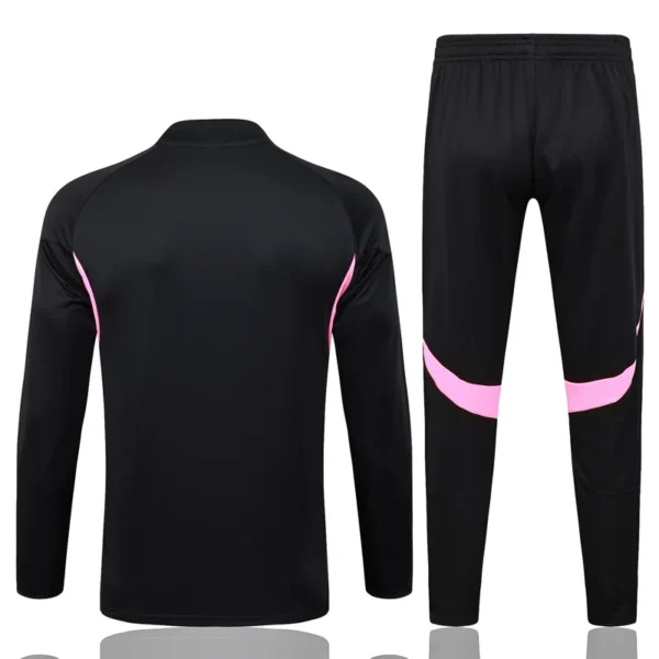 Arsenal 2025/26 Black Pink Half Pull Tracksuit - Back View - KFCool – Football Jerseys & Soccer Kits Store Arsenal 2025/26 Black Pink Half Pull Tracksuit - Back View | KFCOOL