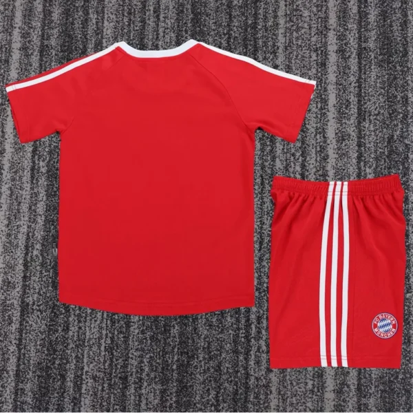Bayern Munich 2001/02 Retro Home Kids Kit Fan Version - Back View | KFCOOL