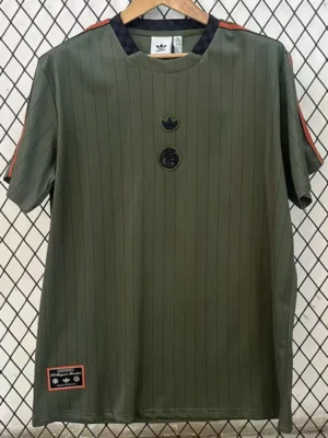 Bayern Munich 2025/26 Green Grey Training Shirt Fan Version - Front View Bayern Munich 2025/26 Green Grey Training Shirt Fan Version - Front View | KFCOOL
