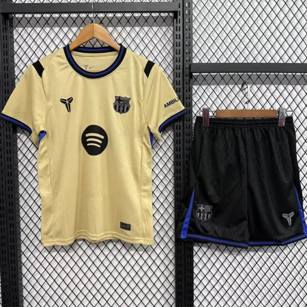 Barcelona 2025/26 Away Kids Kit Fan Version - Front View - KFCool – Football Jerseys & Soccer Kits Store Barcelona 2025/26 Away Kids Kit Fan Version - Front View | KFCOOL
