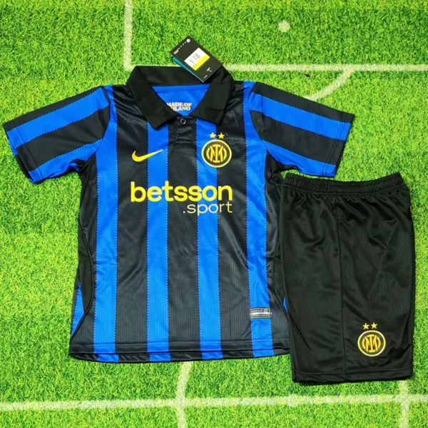 Inter Milan 2026/27 Home Kids Kit Fan Version - Front View - KFCool – Football Jerseys & Soccer Kits Store Inter Milan 2026/27 Home Kids Kit Fan Version - Front View | KFCOOL