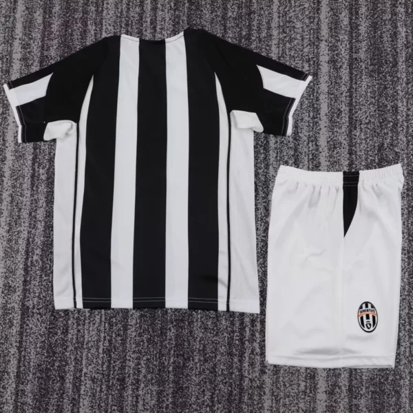 Juventus 2004/05 Retro Home Kids Kit Fan Version - Back View - KFCool – Football Jerseys & Soccer Kits Store Juventus 2004/05 Retro Home Kids Kit Fan Version - Back View | KFCOOL