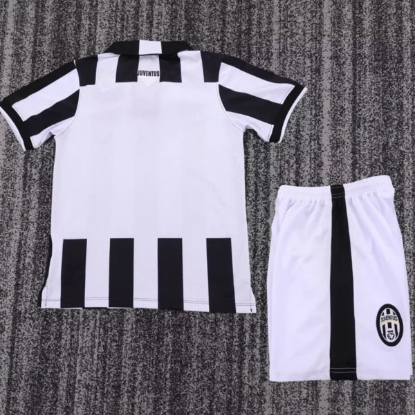 Juventus 2014/15 Retro Home Kids Kit Fan Version - Back View - KFCool – Football Jerseys & Soccer Kits Store Juventus 2014/15 Retro Home Kids Kit Fan Version - Back View | KFCOOL