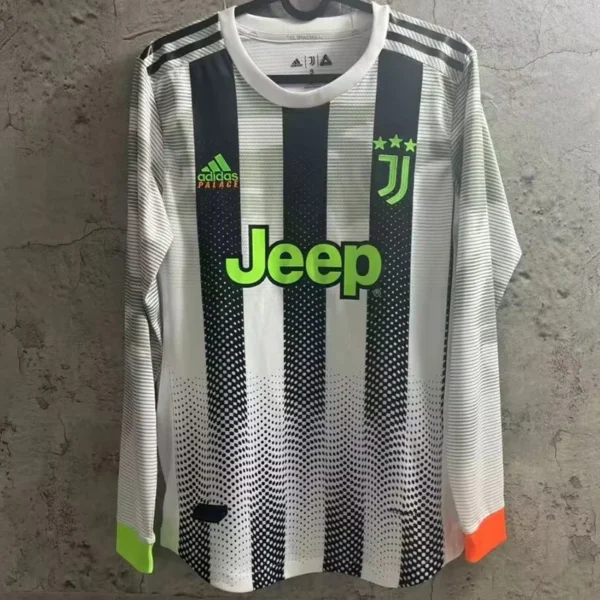 Juventus 2019/20 Special Edition Long Sleeve Jersey Player Version - Detail View 3 Juventus 2019/20 Special Edition Long Sleeve Jersey Player Version - Detail View 3 | KFCOOL