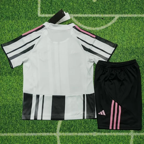 Juventus 2025/26 Home Kids Kit Fan Version - Back View - KFCool – Football Jerseys & Soccer Kits Store Juventus 2025/26 Home Kids Kit Fan Version - Back View | KFCOOL