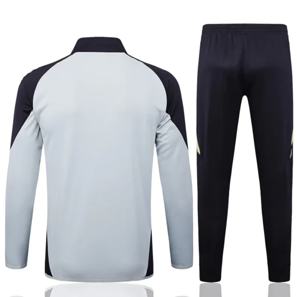 Juventus 2025/26 Grey Black Jacket Tracksuit - Back View - KFCool – Football Jerseys & Soccer Kits Store Juventus 2025/26 Grey Black Jacket Tracksuit - Back View | KFCOOL