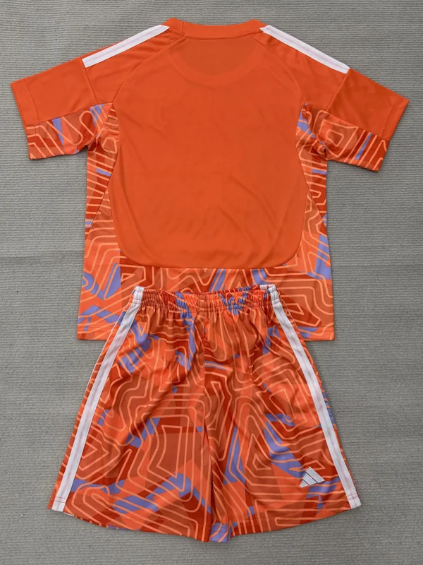 Juventus 2026/27 Goalkeeper Kids Kit Fan Version - Back View - KFCool – Football Jerseys & Soccer Kits Store Juventus 2026/27 Goalkeeper Kids Kit Fan Version - Back View | KFCOOL