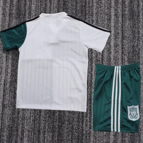 Liverpool 1995/96 Retro Away Kids Kit Fan Version - Back View - KFCool – Football Jerseys & Soccer Kits Store Liverpool 1995/96 Retro Away Kids Kit Fan Version - Back View | KFCOOL