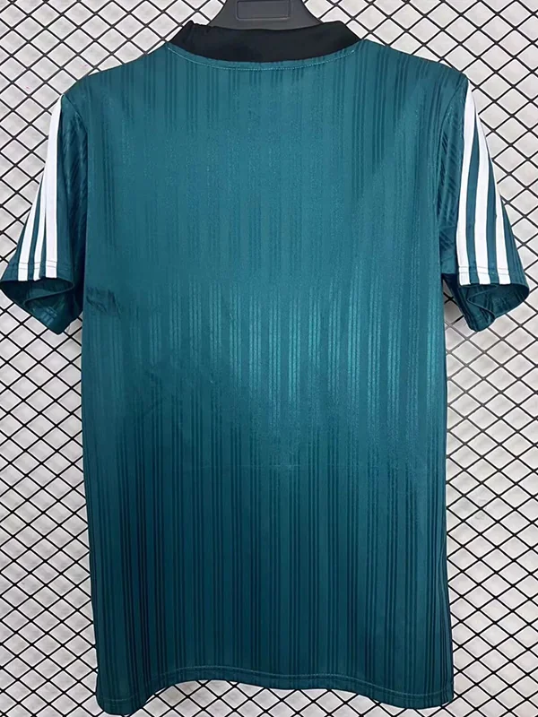 Liverpool 1995/96 Retro Green Training Shirt - Back View Liverpool 1995/96 Retro Green Training Shirt - Back View | KFCOOL