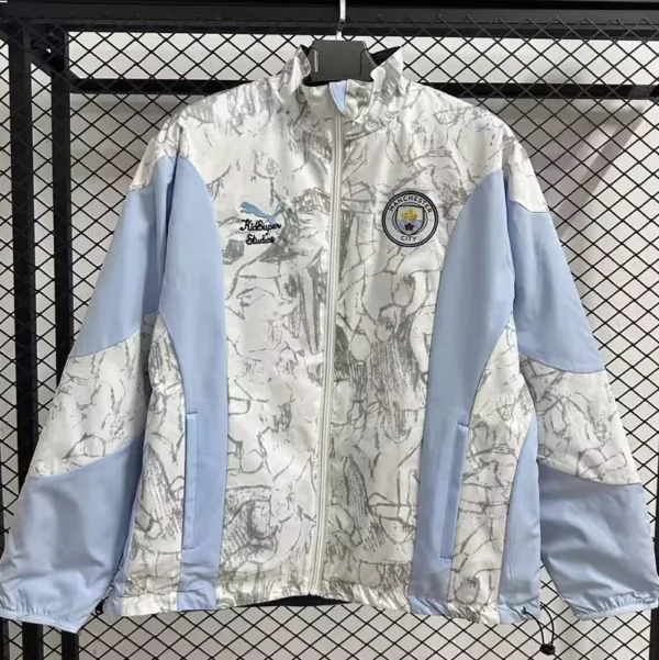 Manchester City 2025/26 Double Sided Windbreaker - Detail View 4 - KFCool – Football Jerseys & Soccer Kits Store Manchester City 2025/26 Double Sided Windbreaker - Detail View 4 | KFCOOL