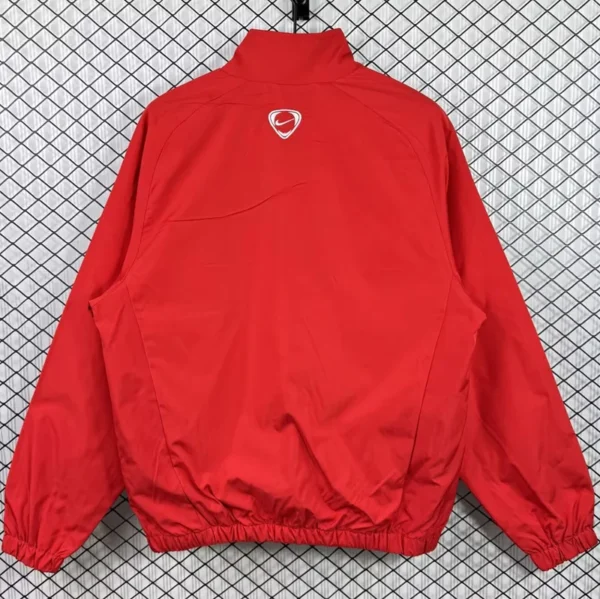 Manchester United 2010/11 Retro Windbreaker - Back View - KFCool – Football Jerseys & Soccer Kits Store Manchester United 2010/11 Retro Windbreaker - Back View | KFCOOL