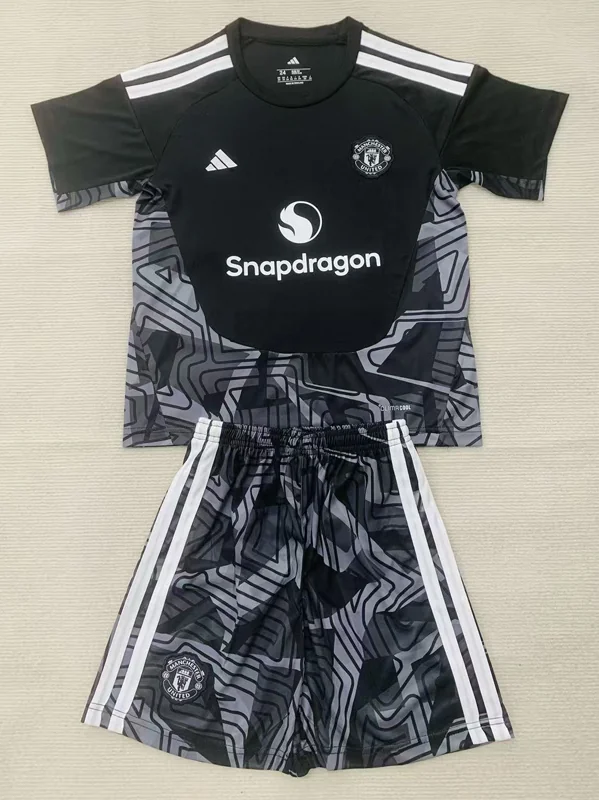 Manchester United 2026/27 Goalkeeper Kids Kit Fan Version - Front View Manchester United 2026/27 Goalkeeper Kids Kit Fan Version - Front View | KFCOOL
