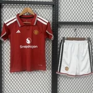 Manchester United 2026/27 Home Kids Kit Fan Version - Front View Manchester United 2026/27 Home Kids Kit Fan Version - Front View | KFCOOL
