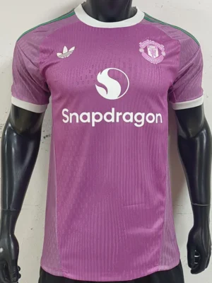 Manchester United 2026/27 Goalkeeper Pink Jersey Player Version - Front View | KFCOOL