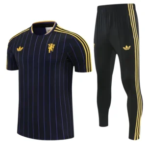 Manchester United 2026/27 Short Sleeve Pants Suit - Front View Manchester United 2026/27 Short Sleeve Pants Suit - Front View | KFCOOL