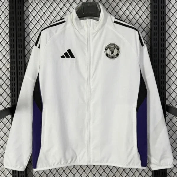 Manchester United 2026/27 White Blue Windbreaker - Front View - KFCool – Football Jerseys & Soccer Kits Store Manchester United 2026/27 White Blue Windbreaker - Front View | KFCOOL
