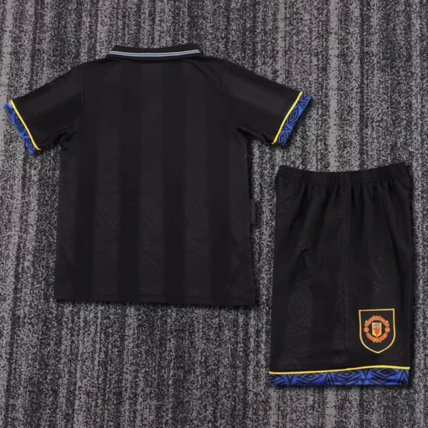 Manchester United 1993/94 Retro Away Kids Kit Fan Version - Back View Manchester United 1993/94 Retro Away Kids Kit Fan Version - Back View | KFCOOL