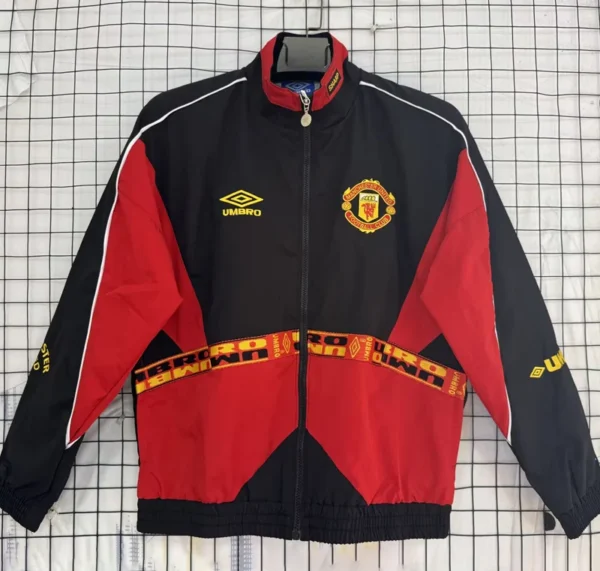 Manchester United 1996/97 Retro Windbreaker - Front View - KFCool – Football Jerseys & Soccer Kits Store Manchester United 1996/97 Retro Windbreaker - Front View | KFCOOL
