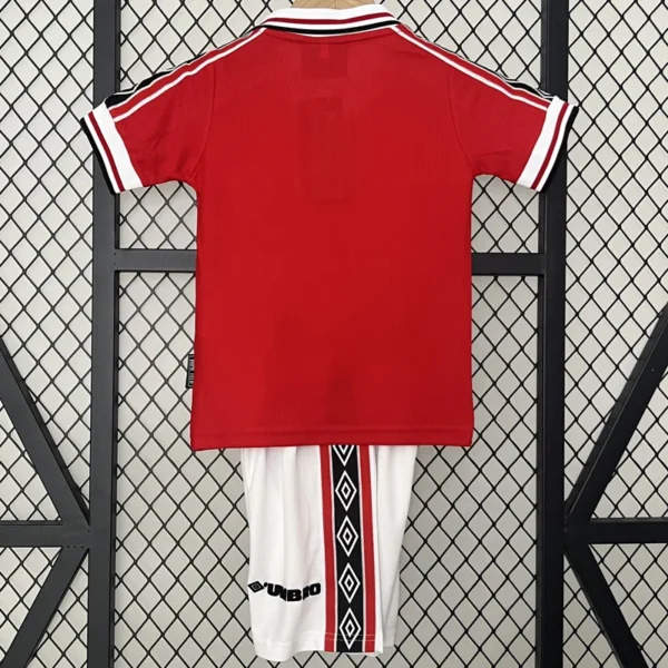 Manchester United 1998/99 Retro Home Kids Kit Fan Version - Back View Manchester United 1998/99 Retro Home Kids Kit Fan Version - Back View | KFCOOL