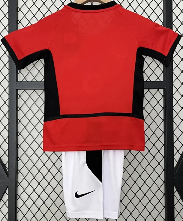 Manchester United 2002/04 Retro Home Kids Kit Fan Version - Back View Manchester United 2002/04 Retro Home Kids Kit Fan Version - Back View | KFCOOL