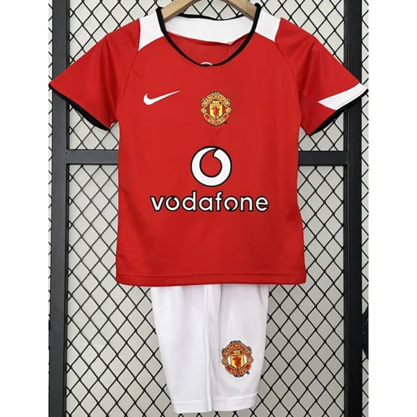 Manchester United 2004/06 Retro Home Kids Kit Fan Version - Front View Manchester United 2004/06 Retro Home Kids Kit Fan Version - Front View | KFCOOL