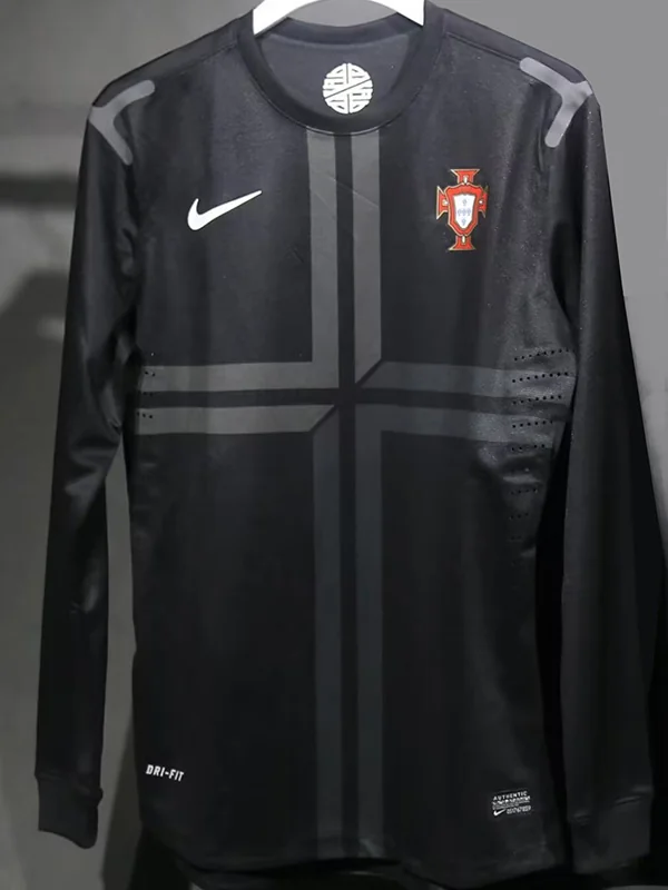 Portugal 2013/14 Retro Away Long Sleeve Jersey Player Version - Back View Portugal 2013/14 Retro Away Long Sleeve Jersey Player Version - Back View | KFCOOL
