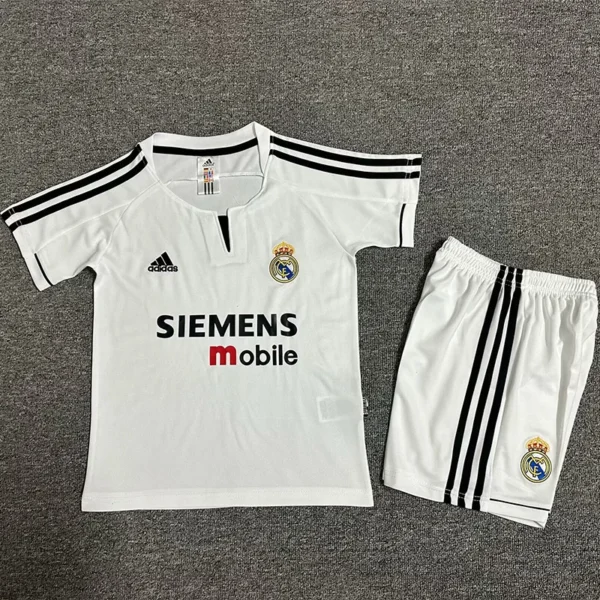 Real Madrid 2003/04 Retro Home Kids Kit Fan Version - Front View Real Madrid 2003/04 Retro Home Kids Kit Fan Version - Front View | KFCOOL