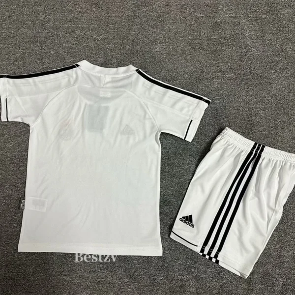 Real Madrid 2003/04 Retro Home Kids Kit Fan Version - Back View Real Madrid 2003/04 Retro Home Kids Kit Fan Version - Back View | KFCOOL