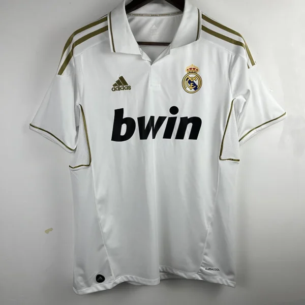 Real Madrid 2011/12 Retro Home Jersey Fan Version - Front View Real Madrid 2011/12 Retro Home Jersey Fan Version - Front View | KFCOOL