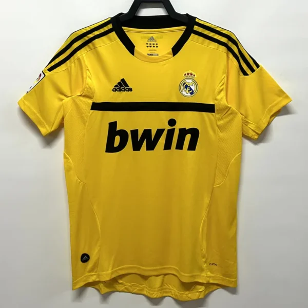 Real Madrid 2011/12 Retro Goalkeeper Yellow Jersey Fan Version - Front View Real Madrid 2011/12 Retro Goalkeeper Yellow Jersey Fan Version - Front View | KFCOOL