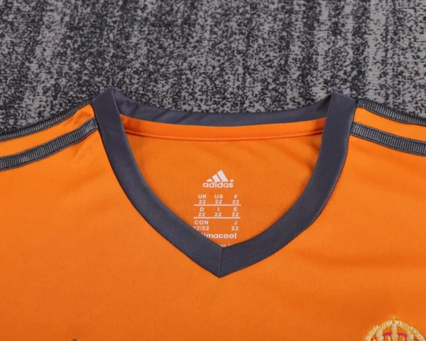 Real Madrid 2013/14 Retro Third Kids Kit Fan Version - Detail View 3 Real Madrid 2013/14 Retro Third Kids Kit Fan Version - Detail View 3 | KFCOOL