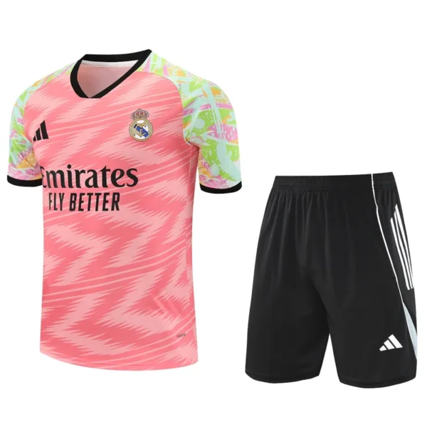 Real Madrid 2025/26 Pink Training Short Suit - Front View Real Madrid 2025/26 Pink Training Short Suit - Front View | KFCOOL