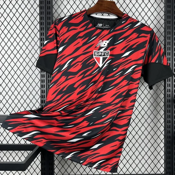 São Paulo 2026/27 Red Black Training Shirt - Front View São Paulo 2026/27 Red Black Training Shirt - Front View | KFCOOL