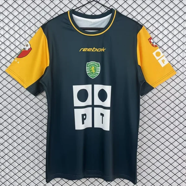 Sporting CP 2002/03 Retro Training Shirt - Front View | KFCOOL