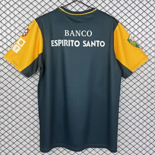 Sporting CP 2002/03 Retro Training Shirt - Back View | KFCOOL