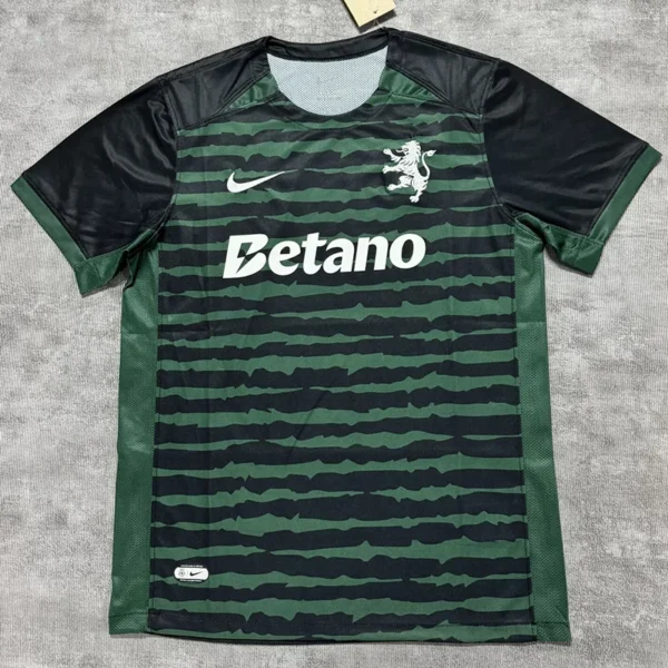 Sporting CP 2025/26 Green Jersey Fan Version - Front View Sporting CP 2025/26 Green Jersey Fan Version - Front View | KFCOOL