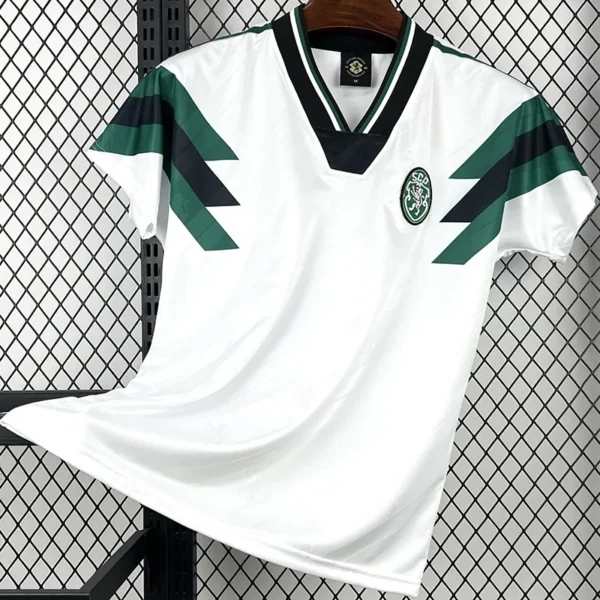 Sporting CP 2025/26 White Training Shirt - Front View Sporting CP 2025/26 White Training Shirt - Front View | KFCOOL