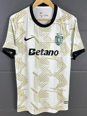 Sporting CP 2025/26 White Yellow Training Shirt - Front View Sporting CP 2025/26 White Yellow Training Shirt - Front View | KFCOOL